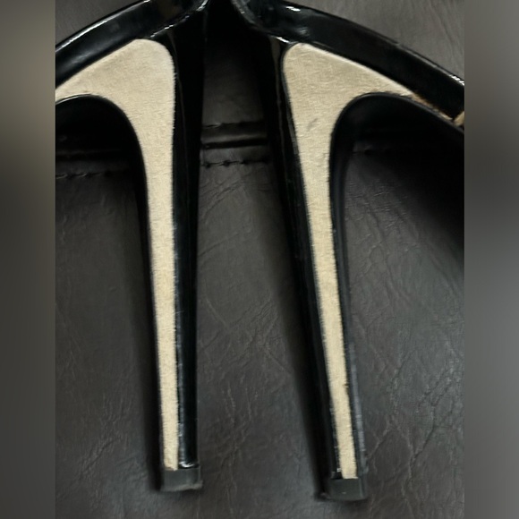 Stunning FENDI Vernice Elastico Heels! - Picture 8 of 13